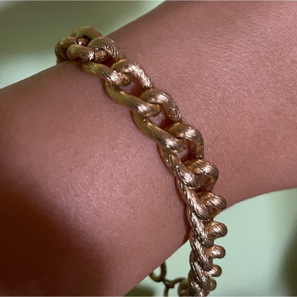 Beautiful gold hoop bracelet - Picture 6 of 6